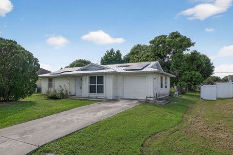 Photo of 2250 SE Glover St, Port St Lucie, FL 34984 (MLS # F10533260)