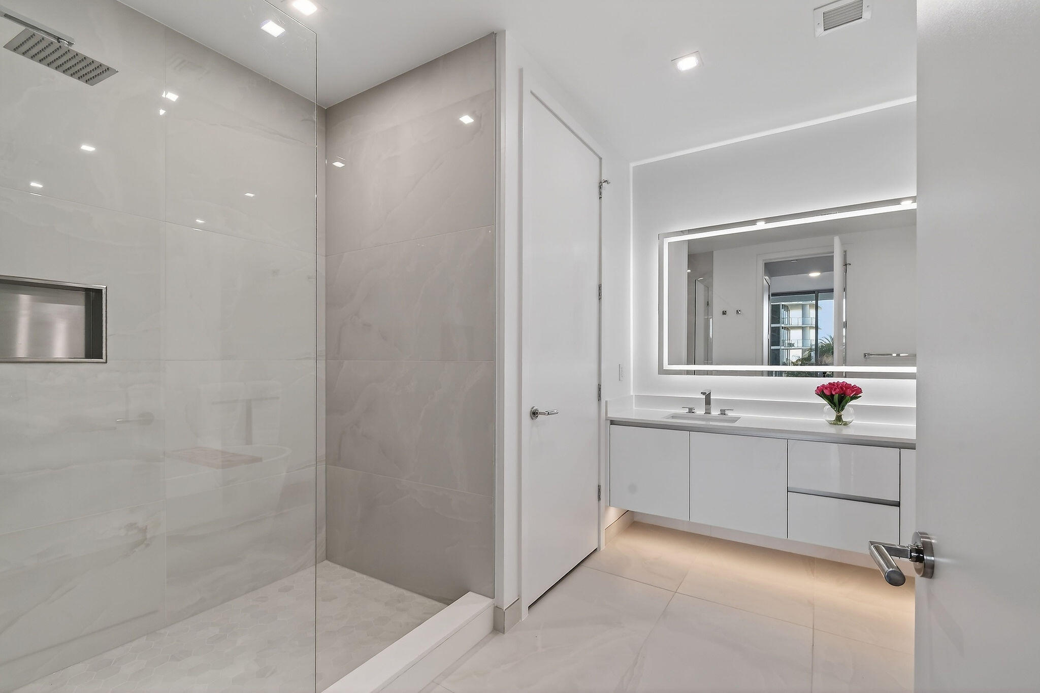 NAUTILUS 220 CONDO - Residential