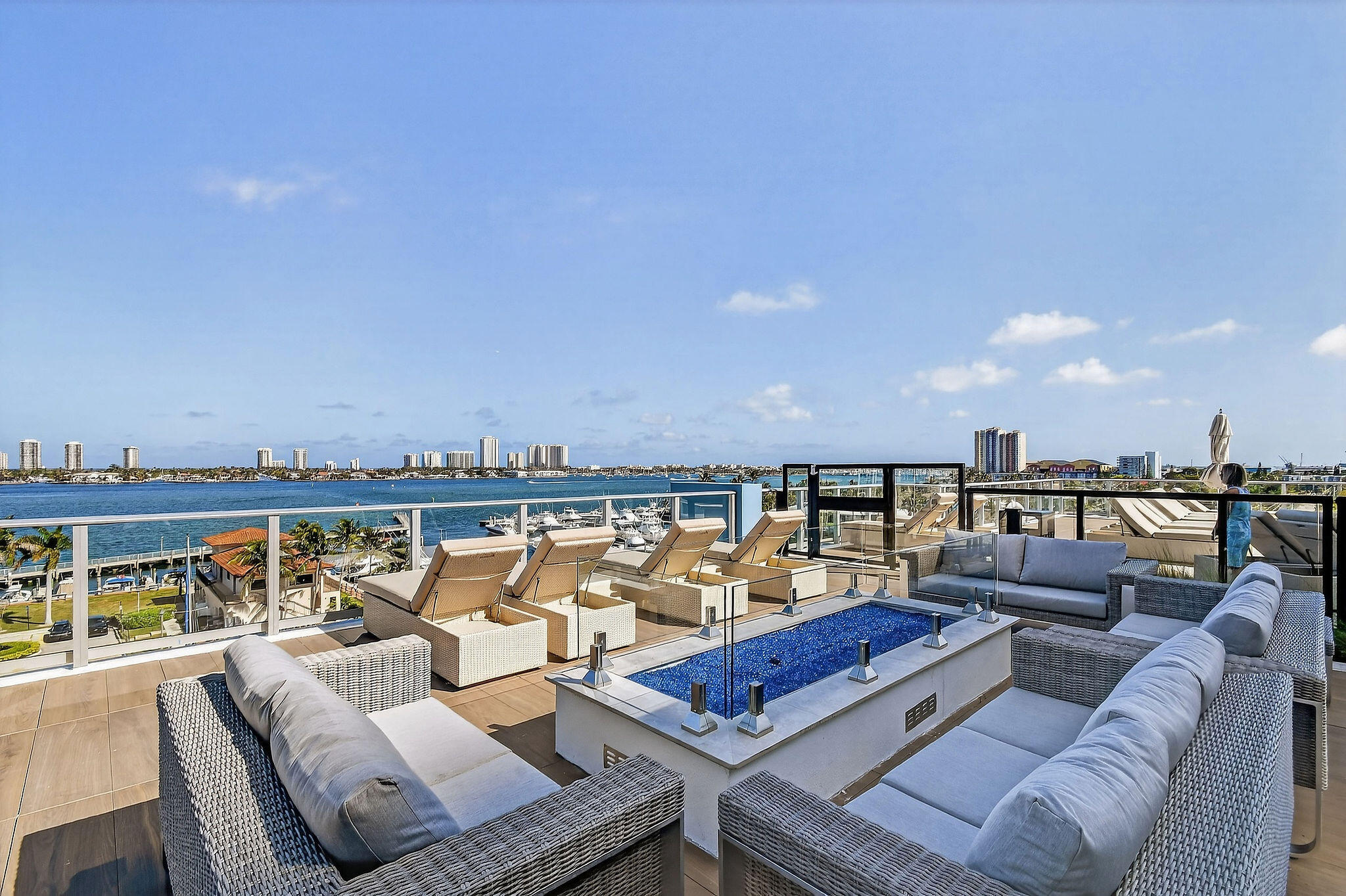 NAUTILUS 220 CONDO - Residential