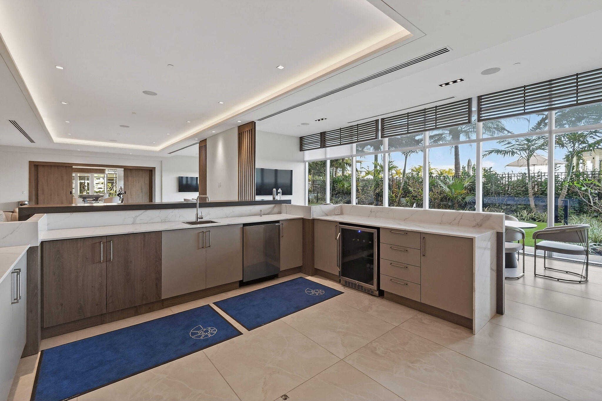 NAUTILUS 220 CONDO - Residential