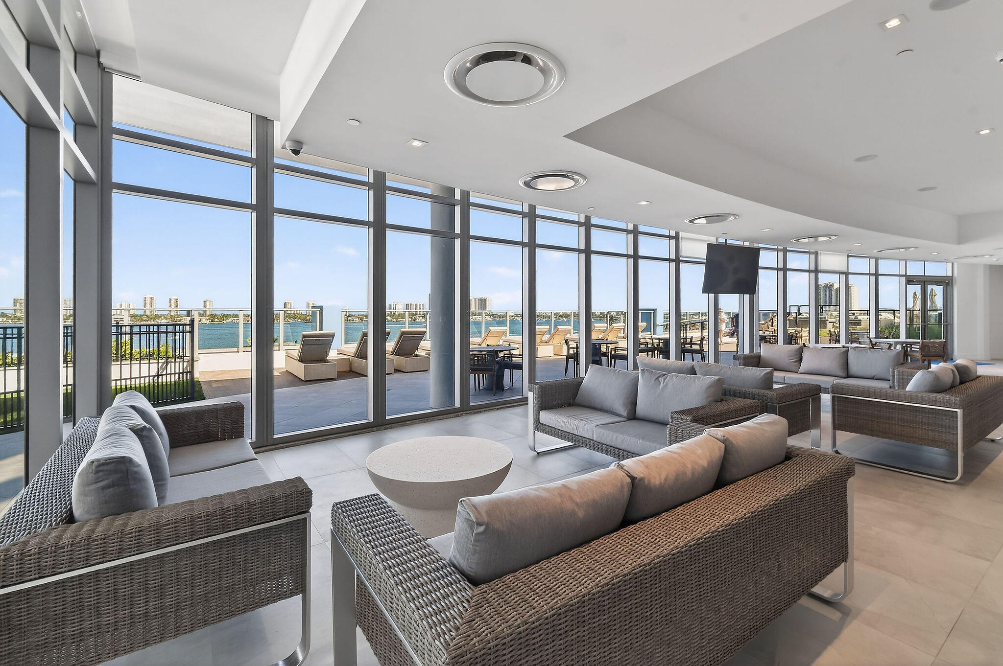 NAUTILUS 220 CONDO - Residential