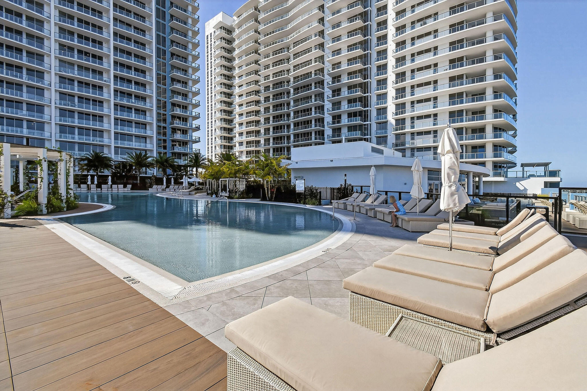 NAUTILUS 220 CONDO - Residential