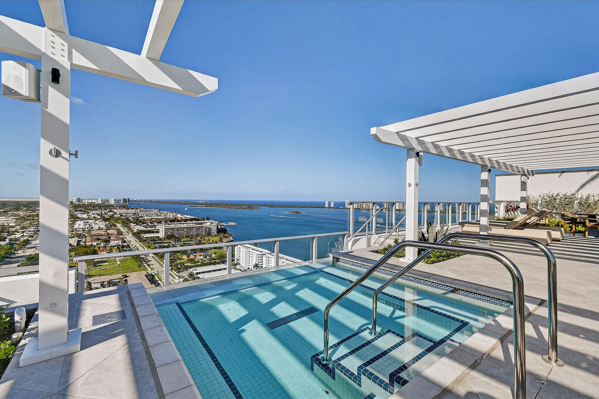 NAUTILUS 220 CONDO - Residential