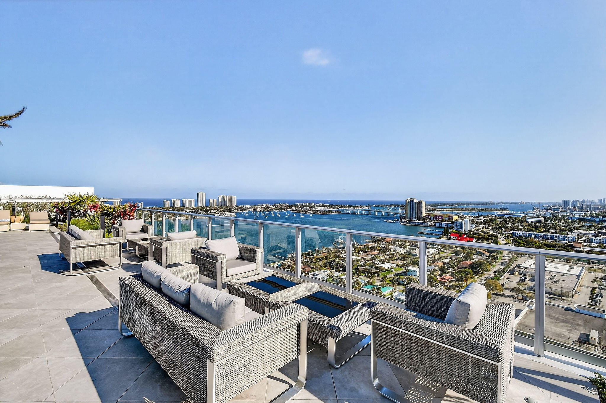 NAUTILUS 220 CONDO - Residential