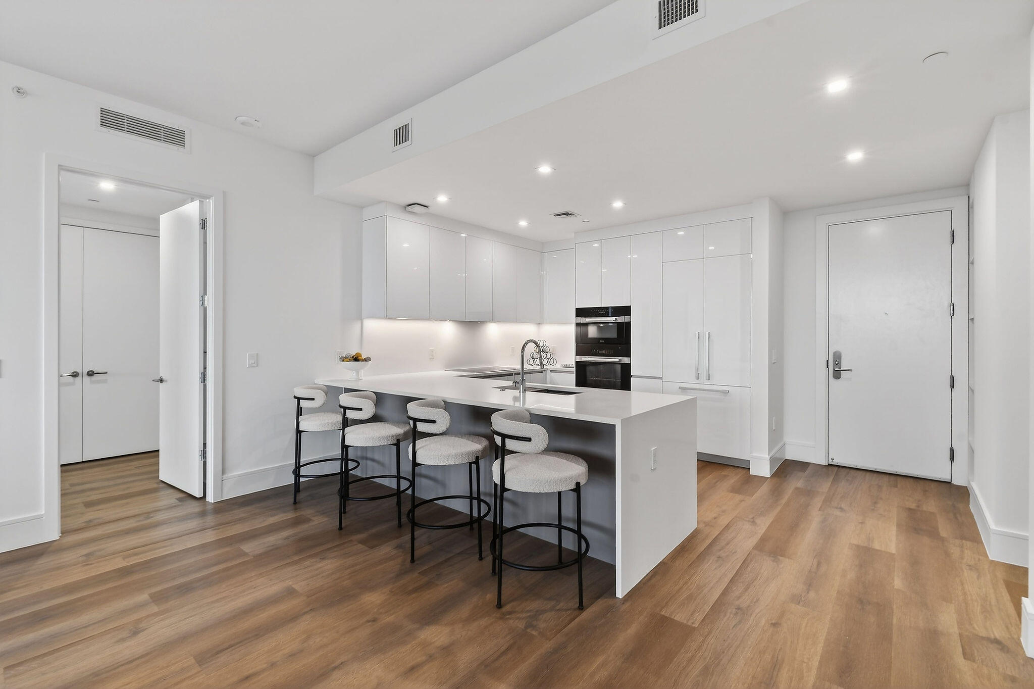 NAUTILUS 220 CONDO - Residential