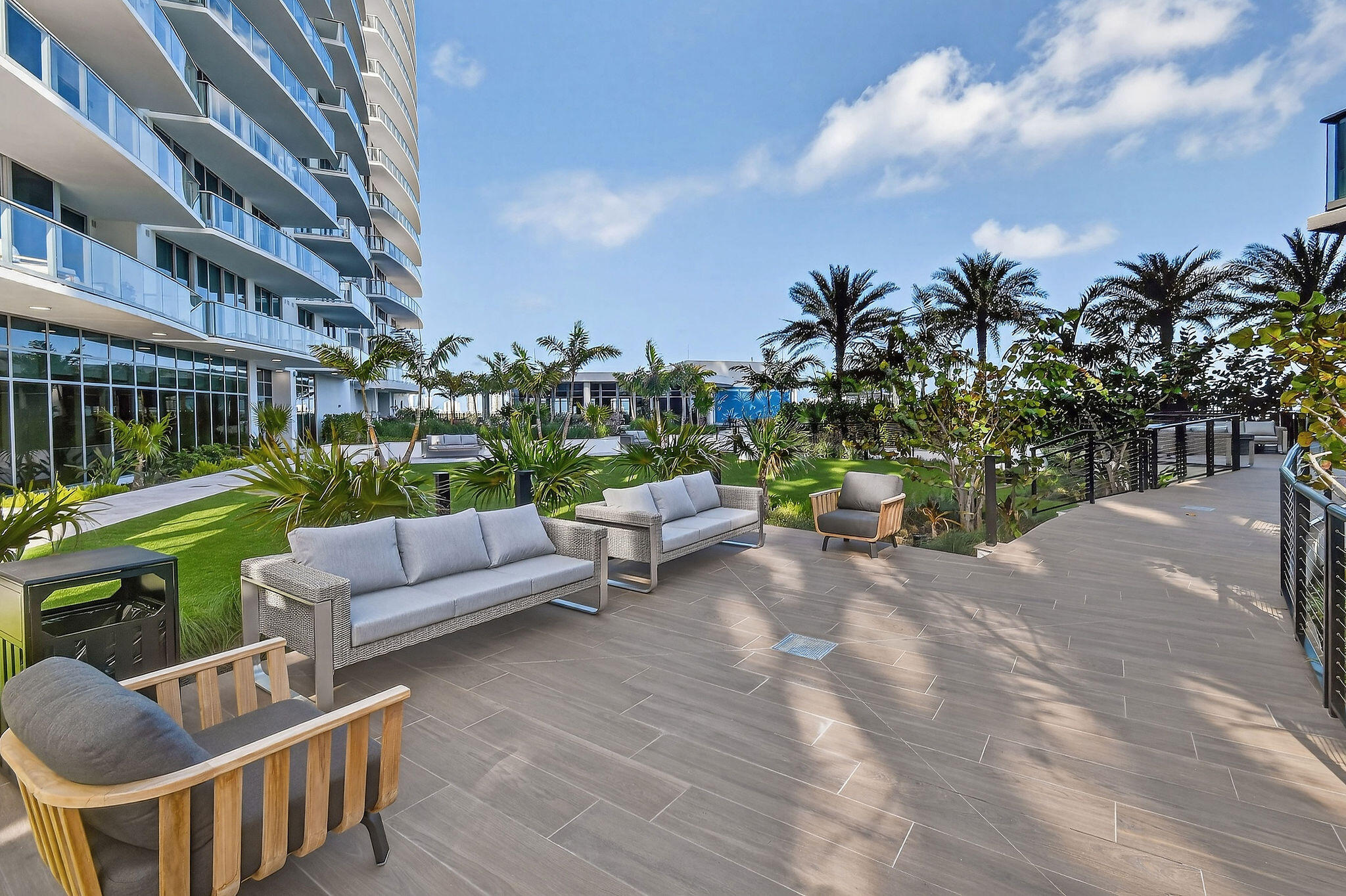 NAUTILUS 220 CONDO - Residential