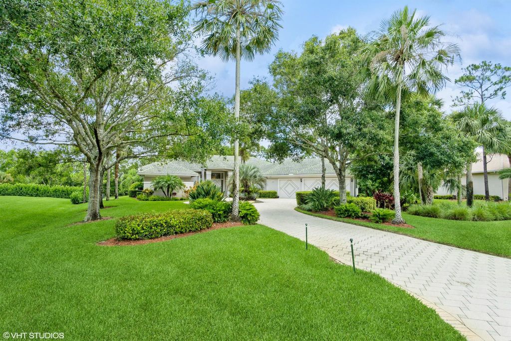 Photo of 18798 SE Old Trail Drive W, Jupiter, FL 33478 (MLS # R11000224)