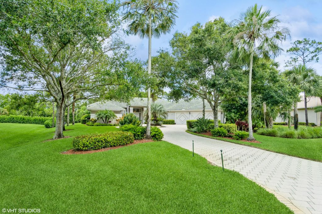 Photo of 18798 SE Old Trail Drive W, Jupiter, FL 33478 (MLS # R11000224)