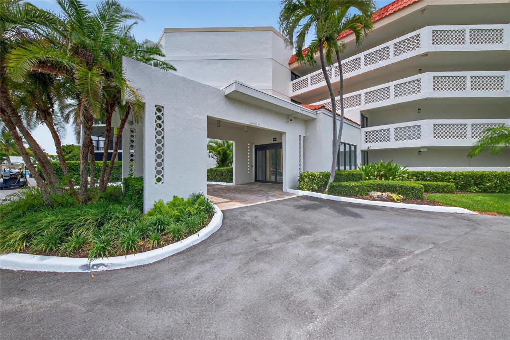 Photo of 800 JEFFERY Street #405, Boca Raton, FL 33487 (MLS # B26061989)