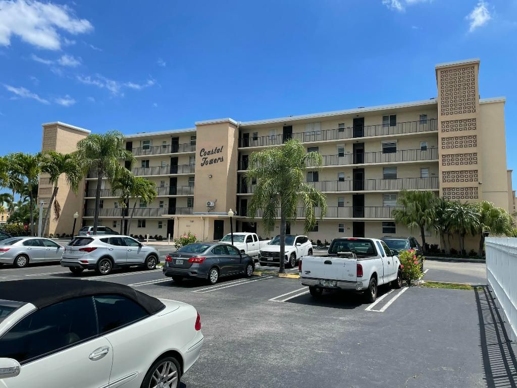 Photo of 720 E Ocean Avenue #407, Boynton Beach, FL 33435 (MLS # R11078381)