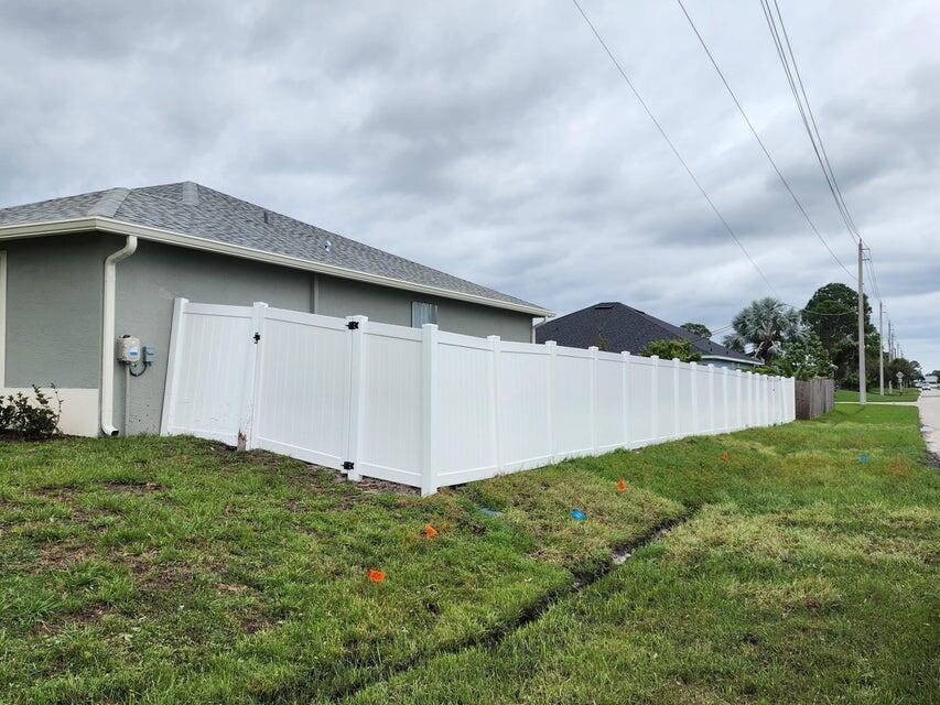 PORT ST LUCIE SECTION 7 - Residential Lease