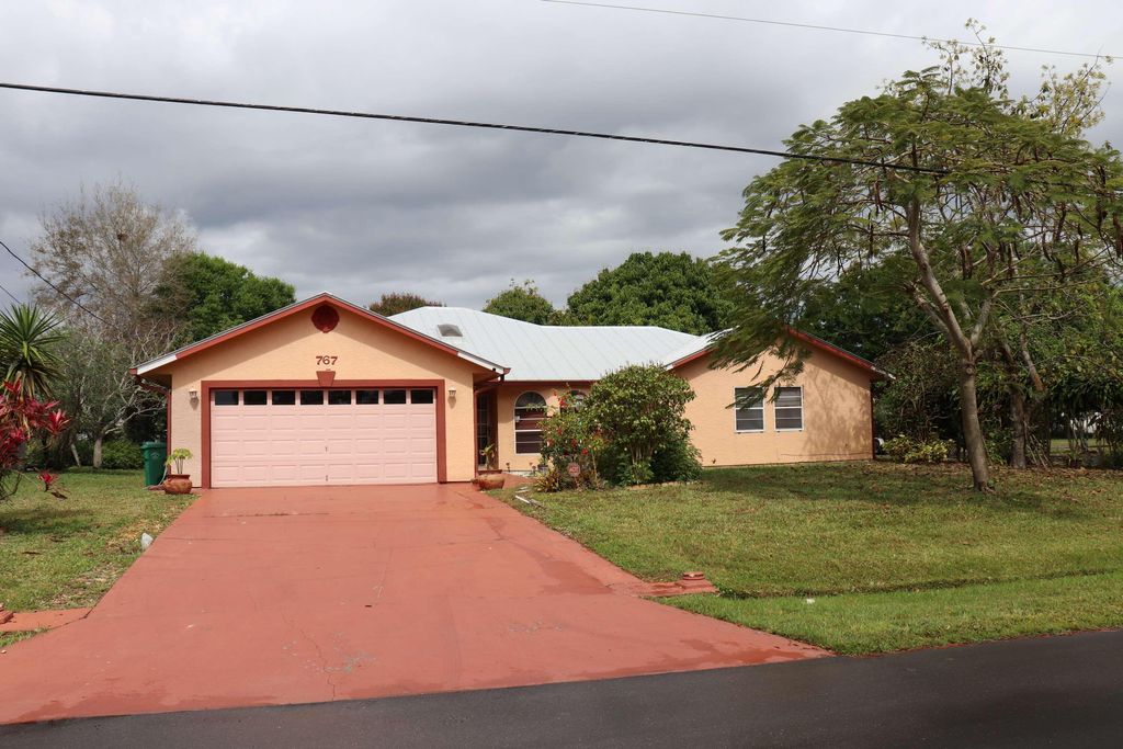 Photo of 767 SE Autumn Terrace, Port Saint Lucie, FL 34983 (MLS # R10966514)