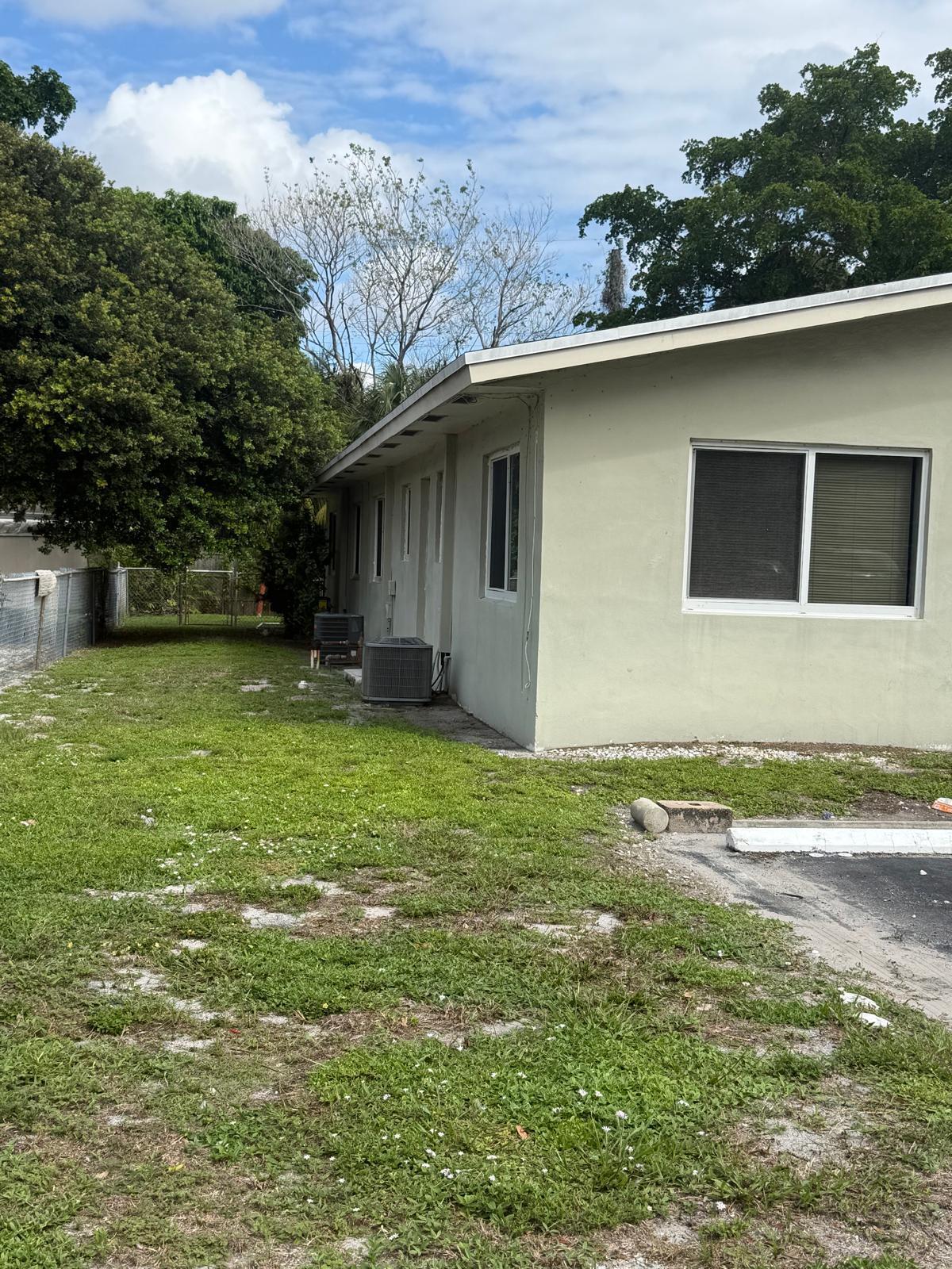 219 NW 40th Court 1-3