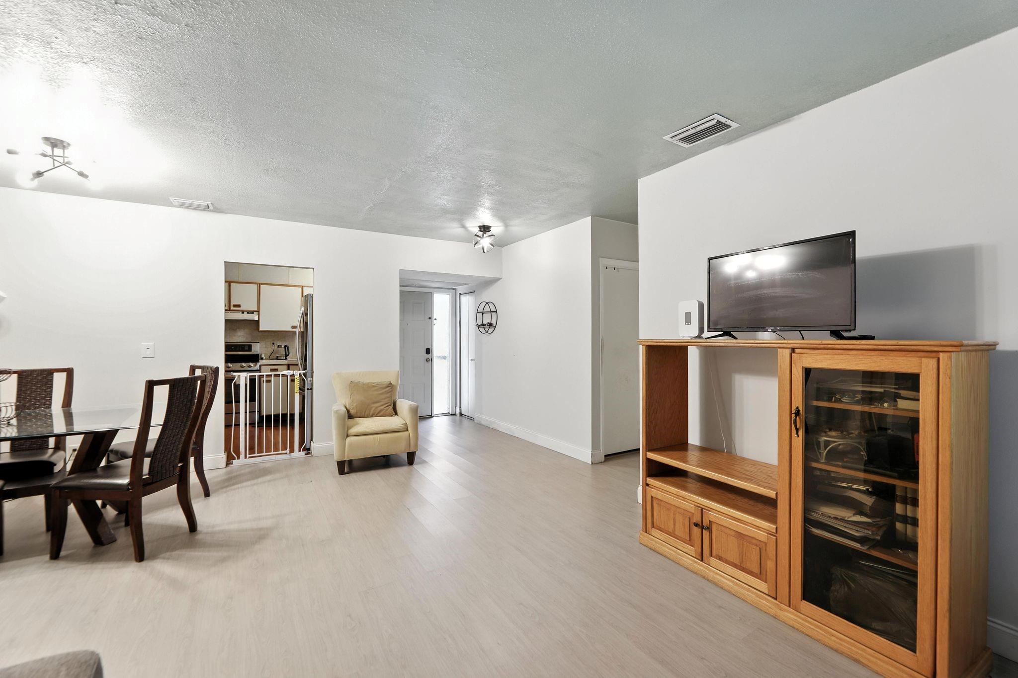 APPLEWOOD VILLAGE 4 - Residential