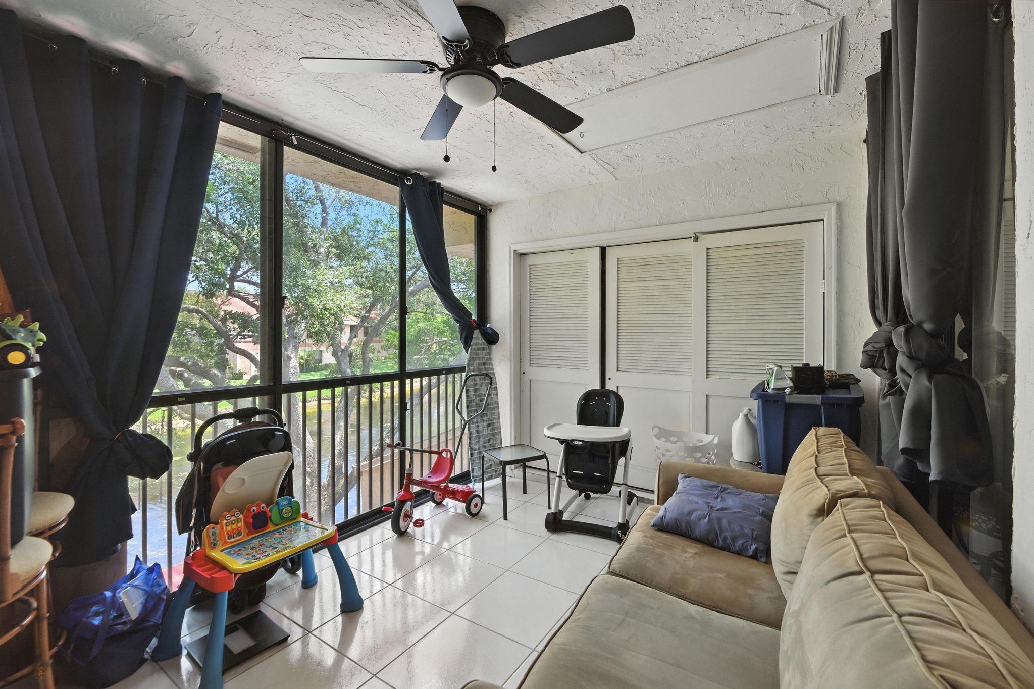 APPLEWOOD VILLAGE 4 - Residential