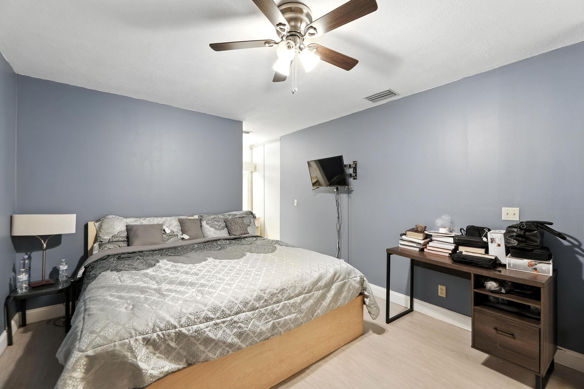 APPLEWOOD VILLAGE 4 - Residential