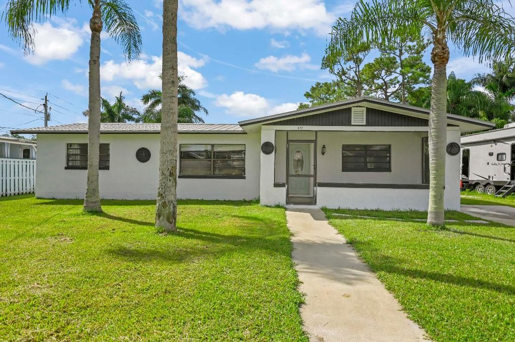 Photo of 872 SW 30th Street, Palm City, FL 34990 (MLS # R11128111)