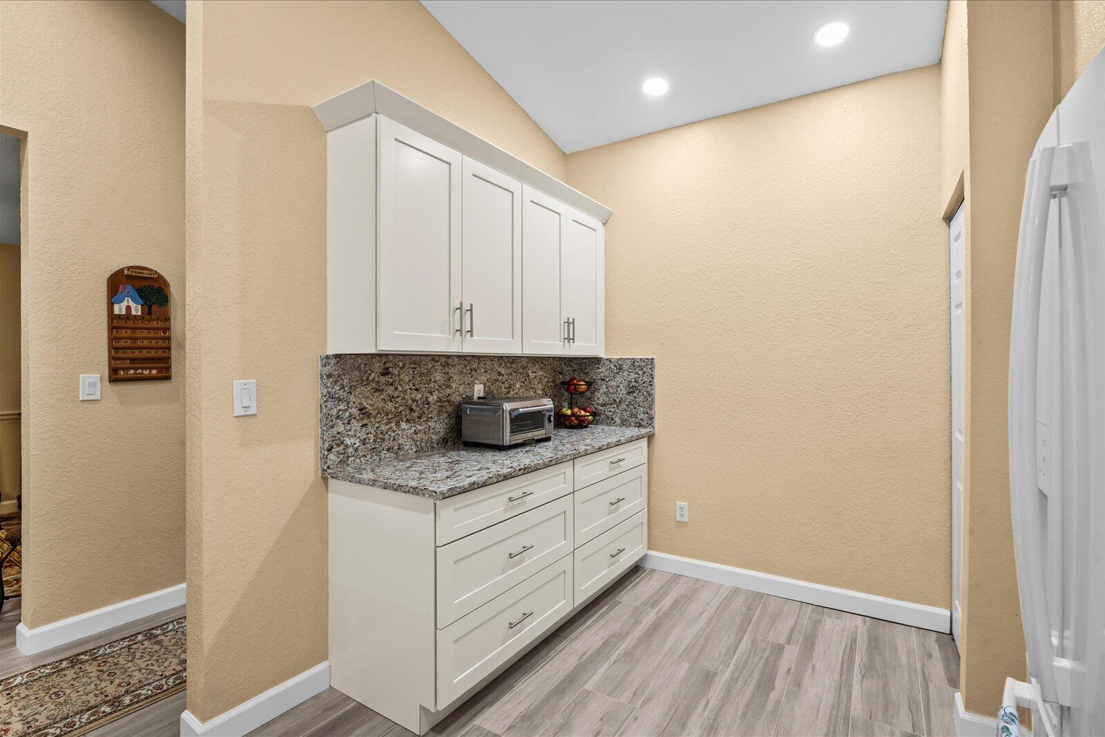 View photos, virtual tours, details... 4720 Lucerne Lakes Boulevard E 810