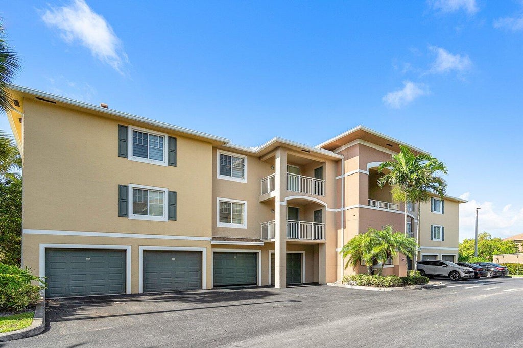 Photo of 6400 Emerald Dunes Drive #201, West Palm Beach, FL 33411 (MLS # R11001392)