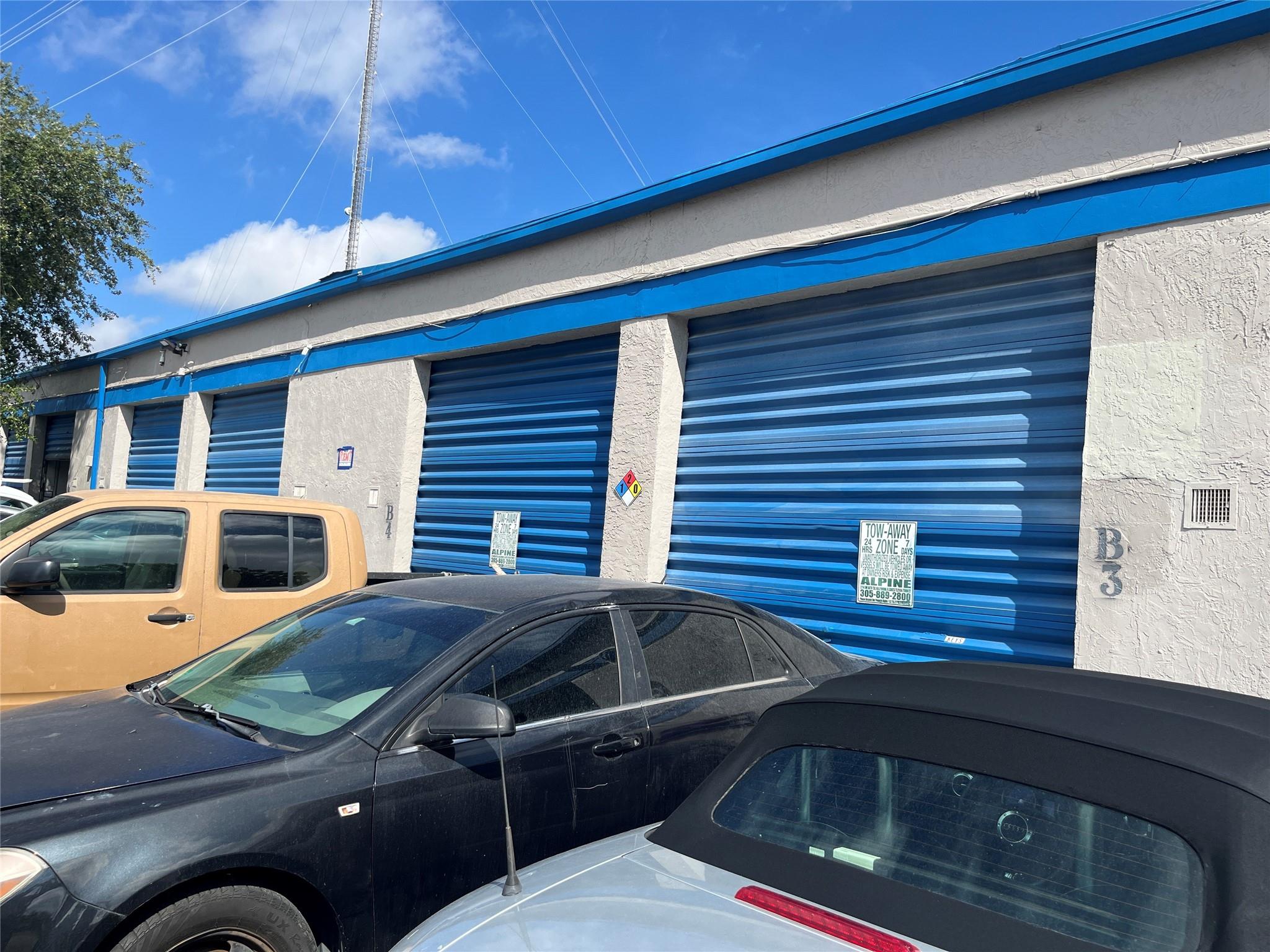 Prime warehouse space now available at **4711 W. Hallandale Beach Blvd**—a location that simply can’t be beat. Freshly painted and ready for your business to thrive! Whether you're in **window tinting, carpentry, storage, auto parts sales, mechanical work, body shop services, or window and door installation**, this versatile space is the perfect fit.
**Key Features:**
- **Unbeatable Location:** Minutes from the Turnpike, I-95, 441, and the Palmetto Expressway for fast access to Hialeah and beyond.
- **Parking Galore:** 4 assigned parking spaces outside, plus room for 4 vehicles inside the bay.
**centralized and highly accessible location** to grow your business. Don’t wait—schedule your viewing today