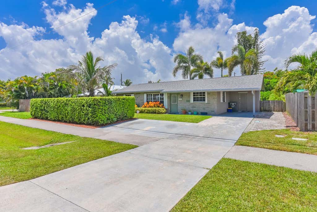 Photo of 18625 Loxahatchee River Road, Jupiter, FL 33458 (MLS # B26065286)
