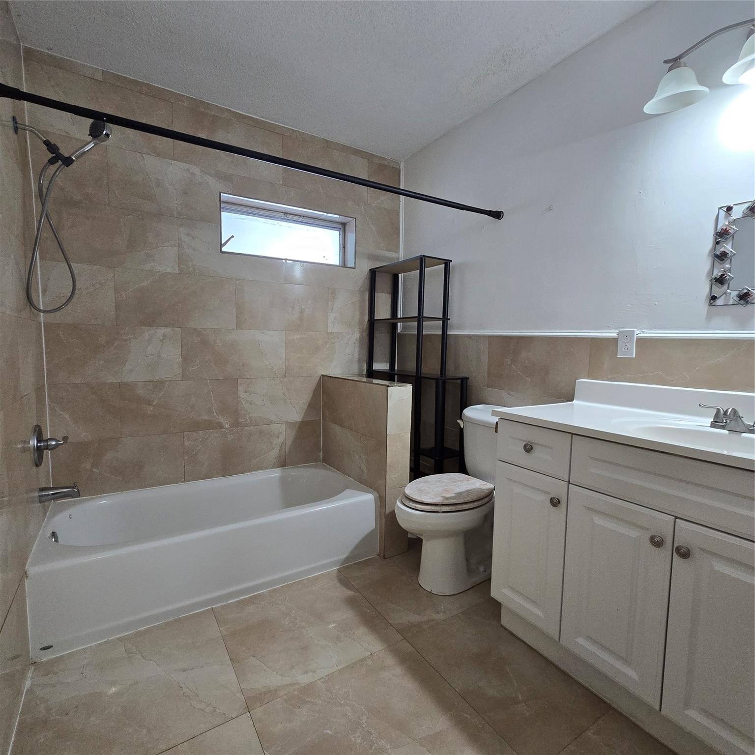 OAKLAND ESTATES 7TH SECTI - Residential Lease