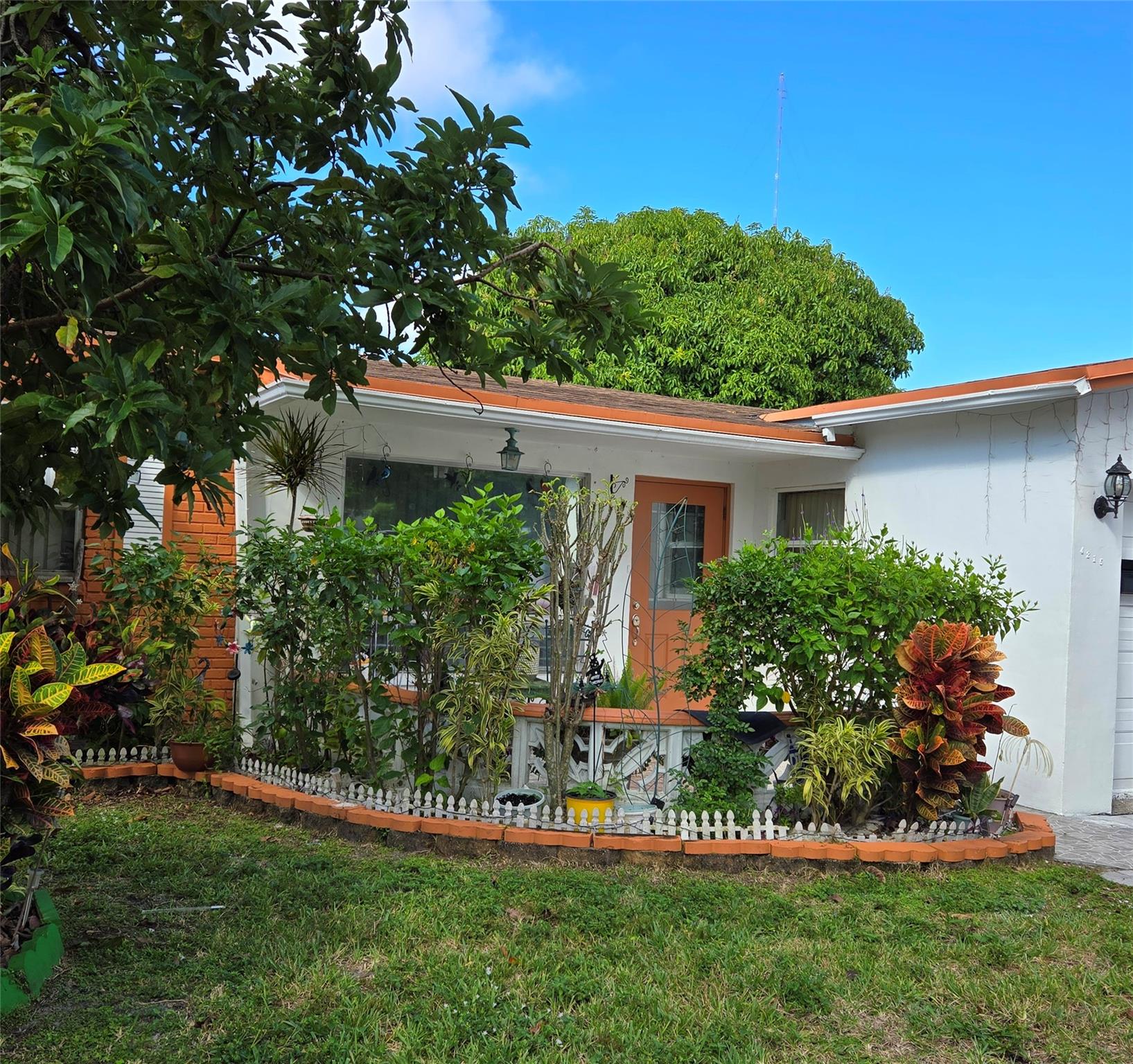 OAKLAND ESTATES 7TH SECTI - Residential Lease