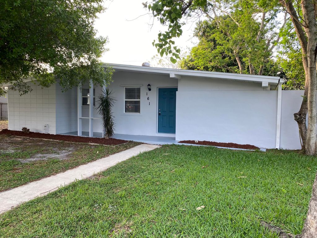 Photo of 161 SE Bonita Court Ct, Port St Lucie, FL 34983 (MLS # R10789728)
