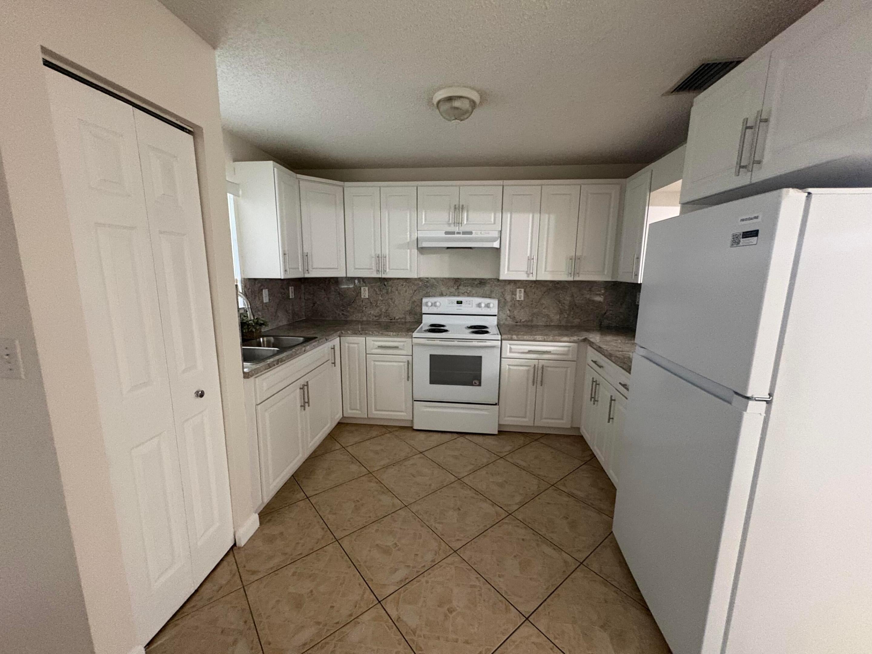 1711 SW 99TH Terrace