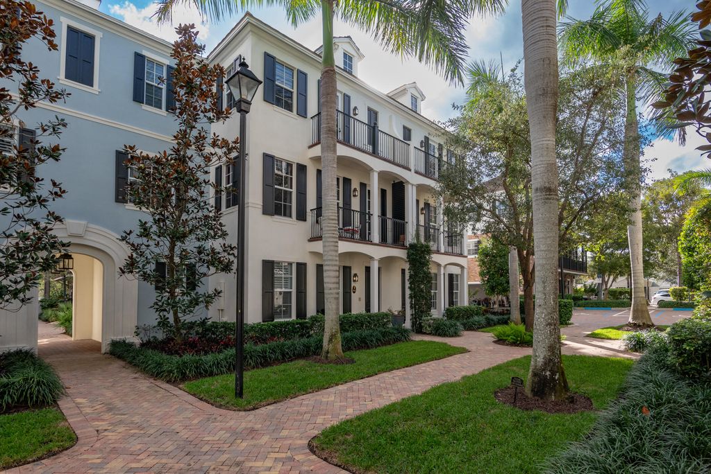 Photo of 105 S Cannery Row Circle, Delray Beach, FL 33444 (MLS # R11057382)