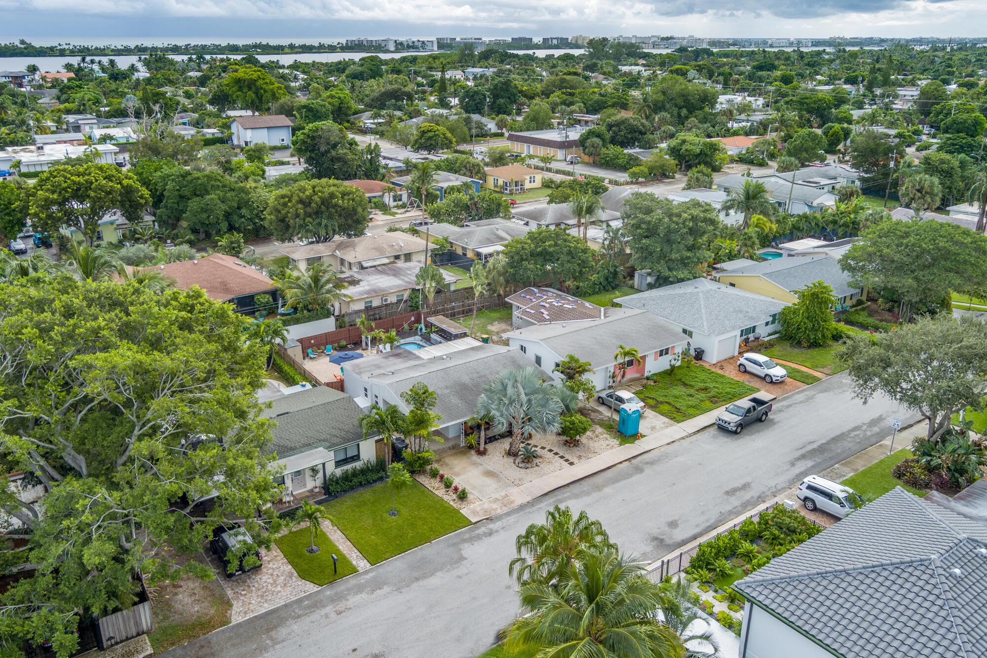 NORTH LAKE WORTH - Residential