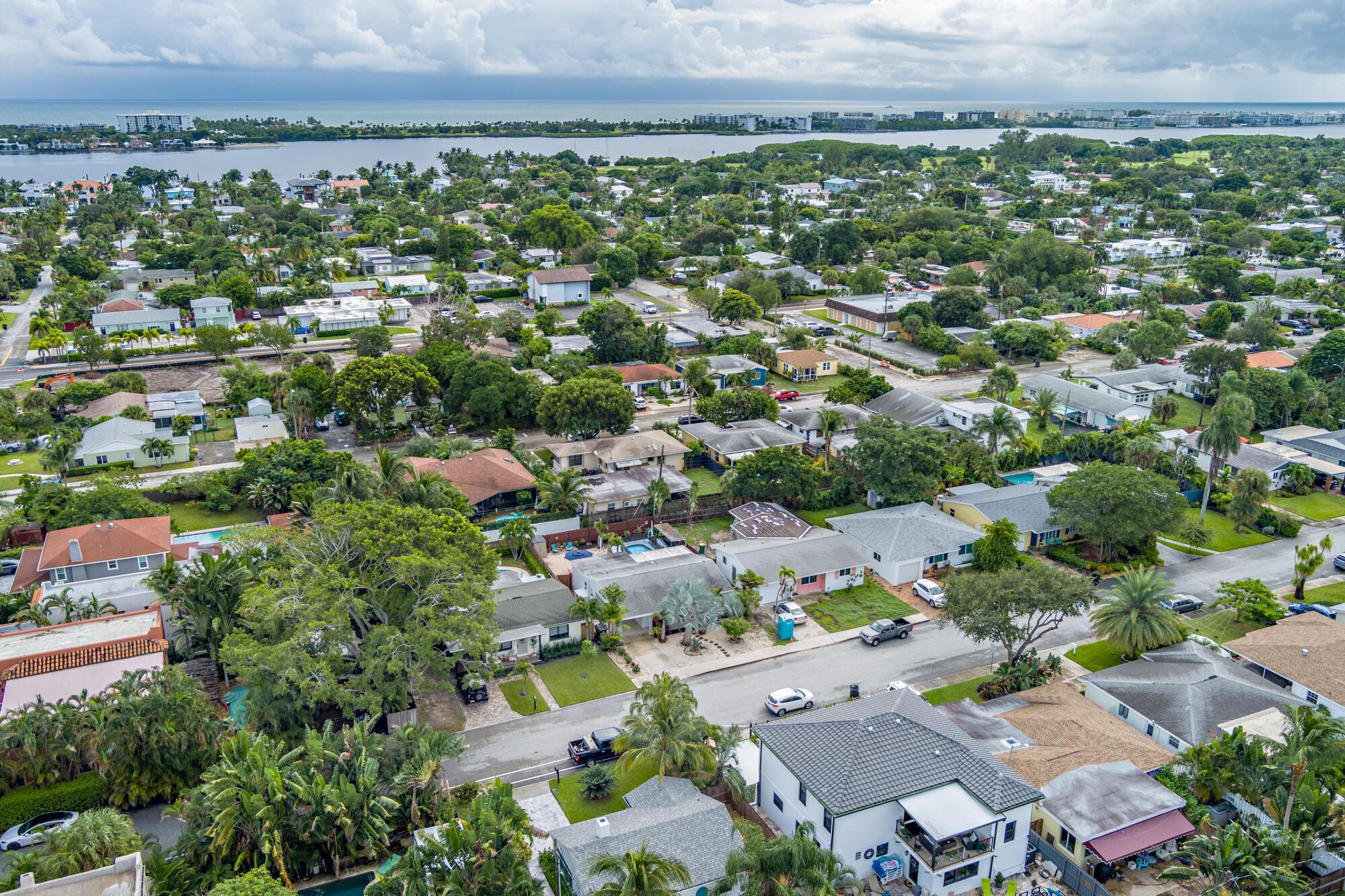 NORTH LAKE WORTH - Residential