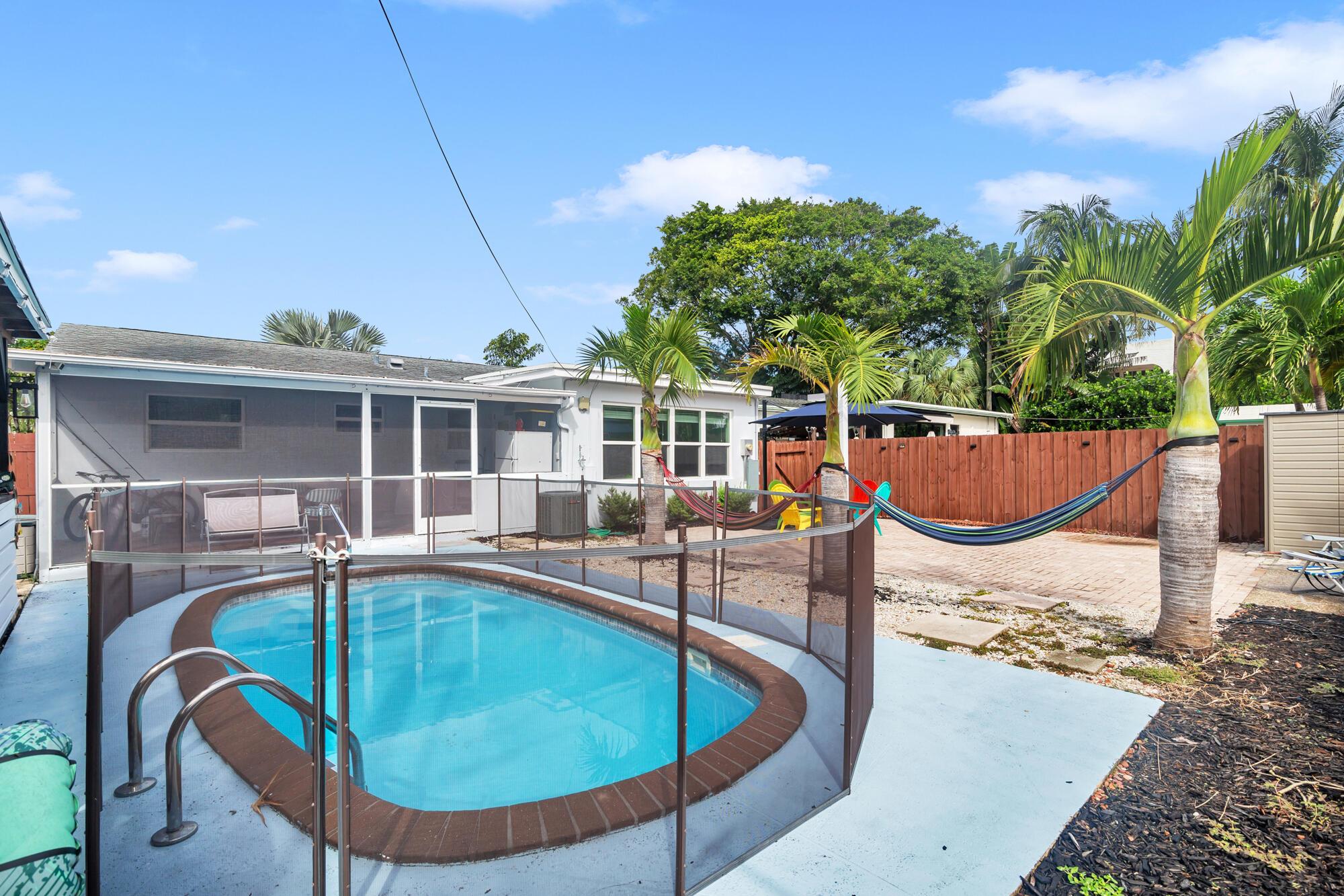 NORTH LAKE WORTH - Residential