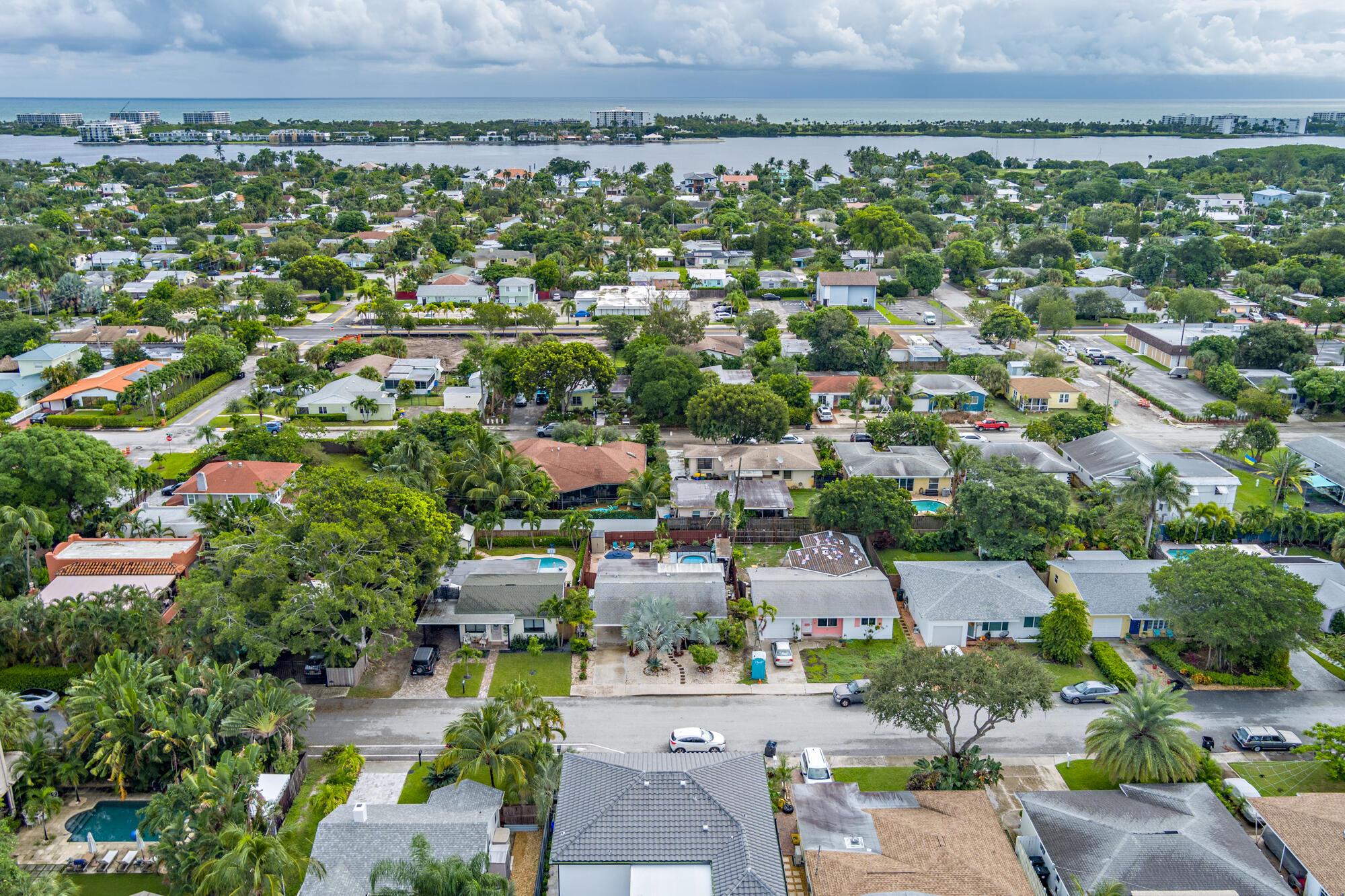 NORTH LAKE WORTH - Residential