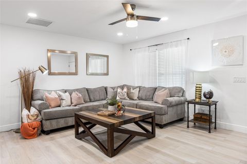 4951 Bayshore Dr Naples FL 34112