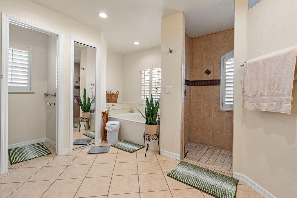 LAKE JOSEPHINE SUBD - Residential