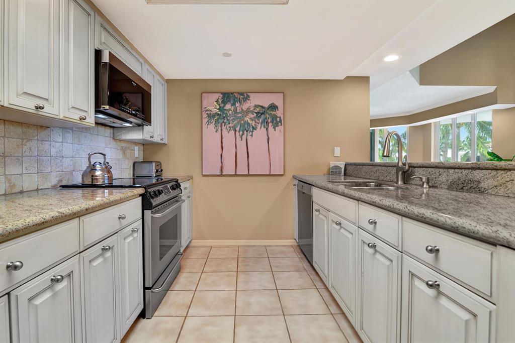 MIZNER COURT CONDO - Residential Lease
