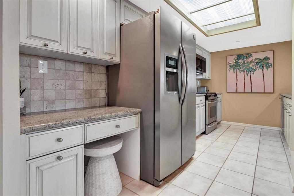 MIZNER COURT CONDO - Residential Lease