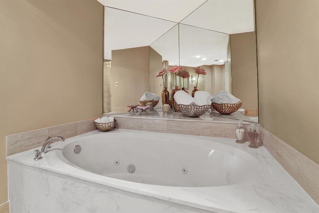 MIZNER COURT CONDO - Residential Lease