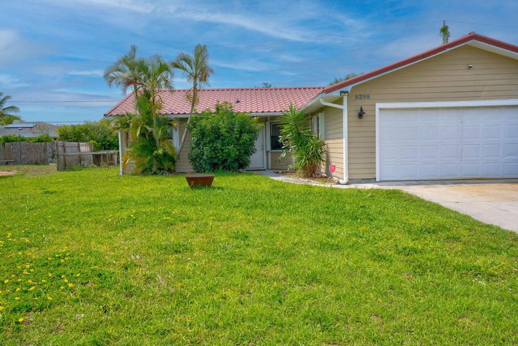 Photo of 8288 SE Pine Cirlce Cir, Hobe Sound, FL 33455 (MLS # R10988179)