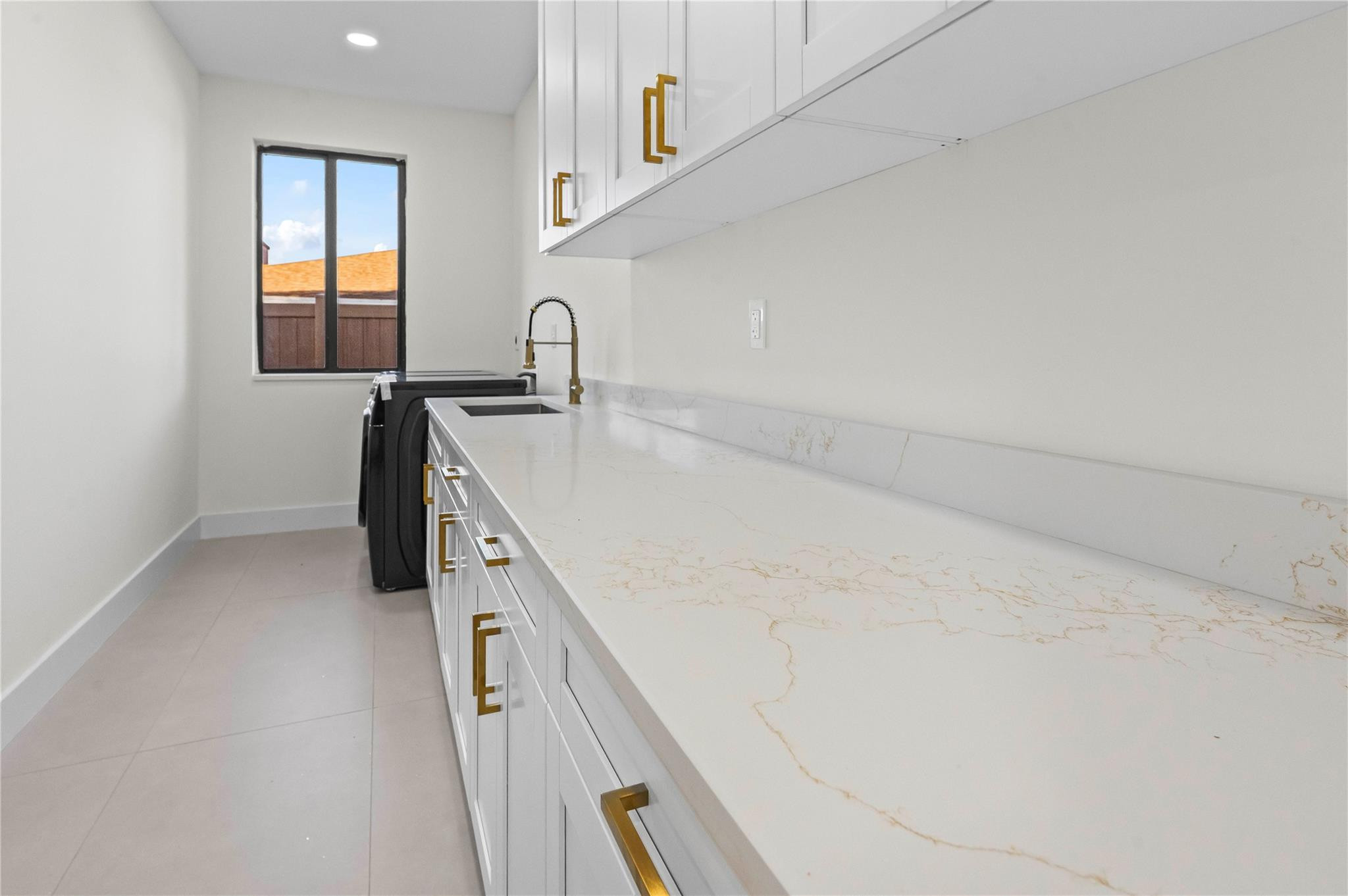 COCONUT CREEK 11TH SEC - Residential Lease