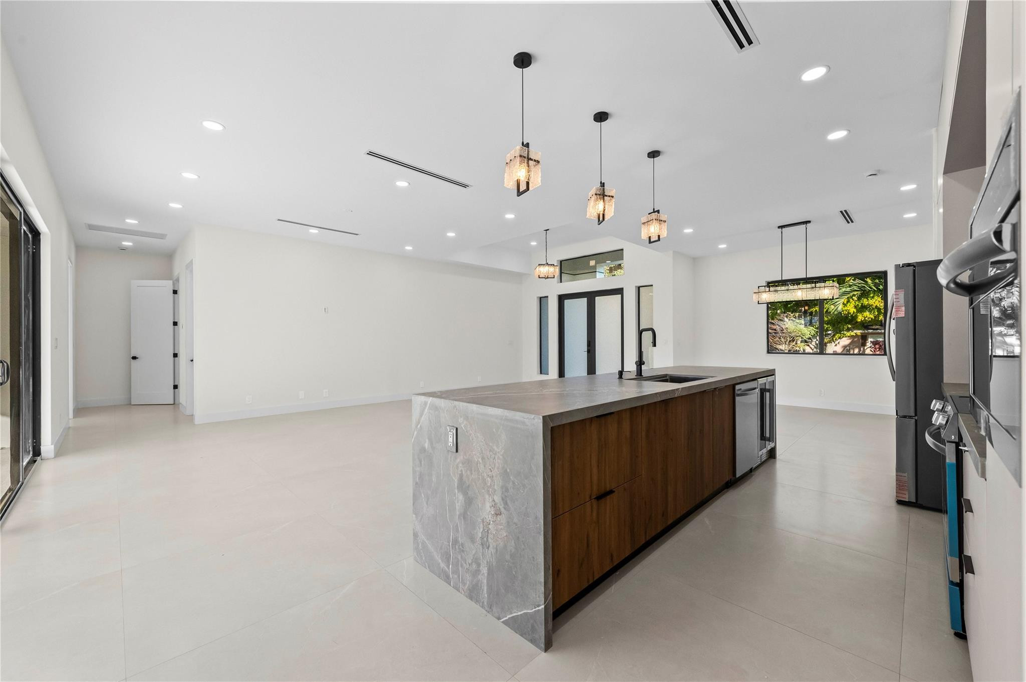 COCONUT CREEK 11TH SEC - Residential Lease