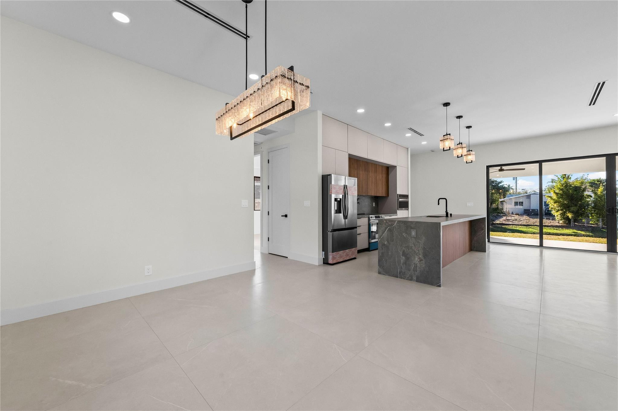 COCONUT CREEK 11TH SEC - Residential Lease