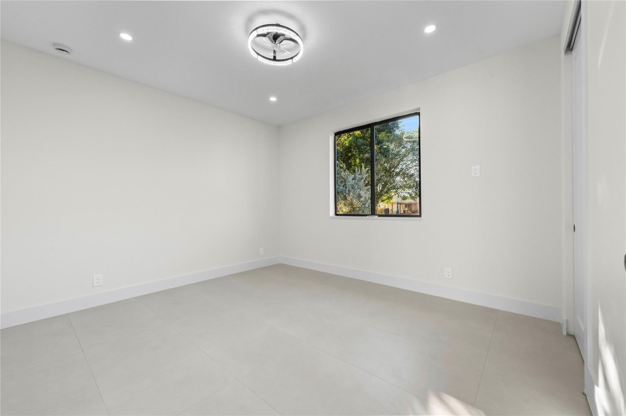 COCONUT CREEK 11TH SEC - Residential Lease