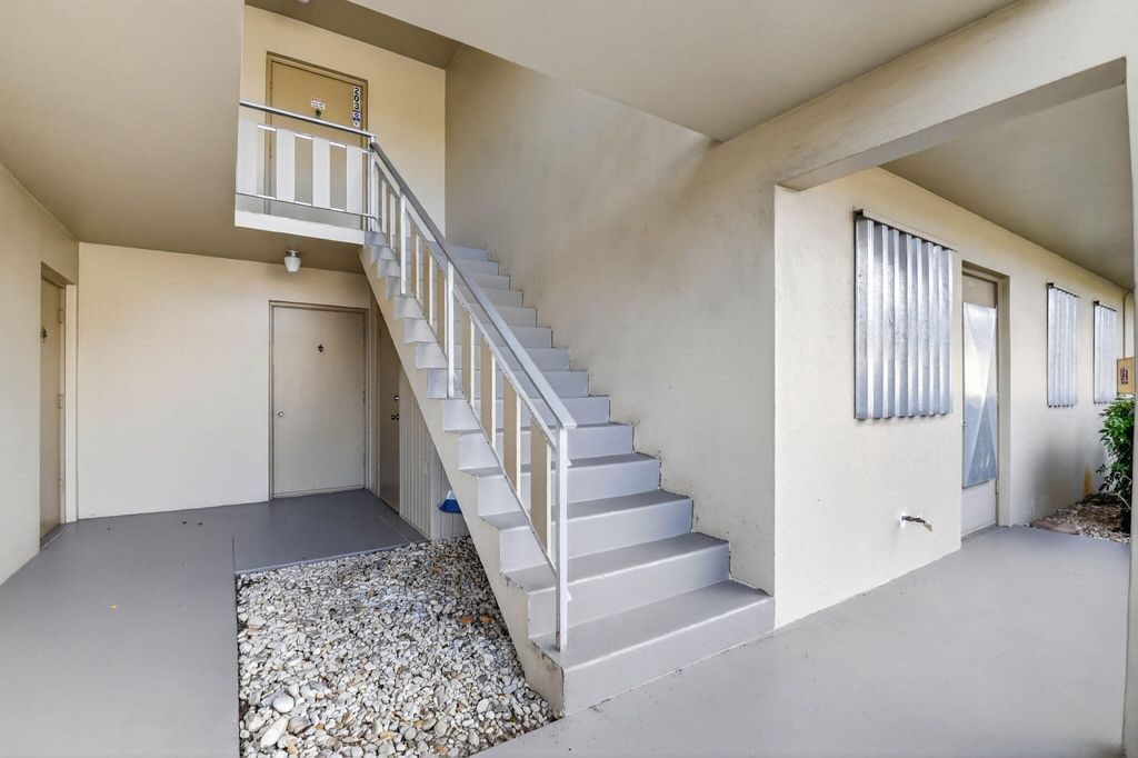 Photo of 312 NE 17th Avenue #203, Boynton Beach, FL 33435 (MLS # R11137167)