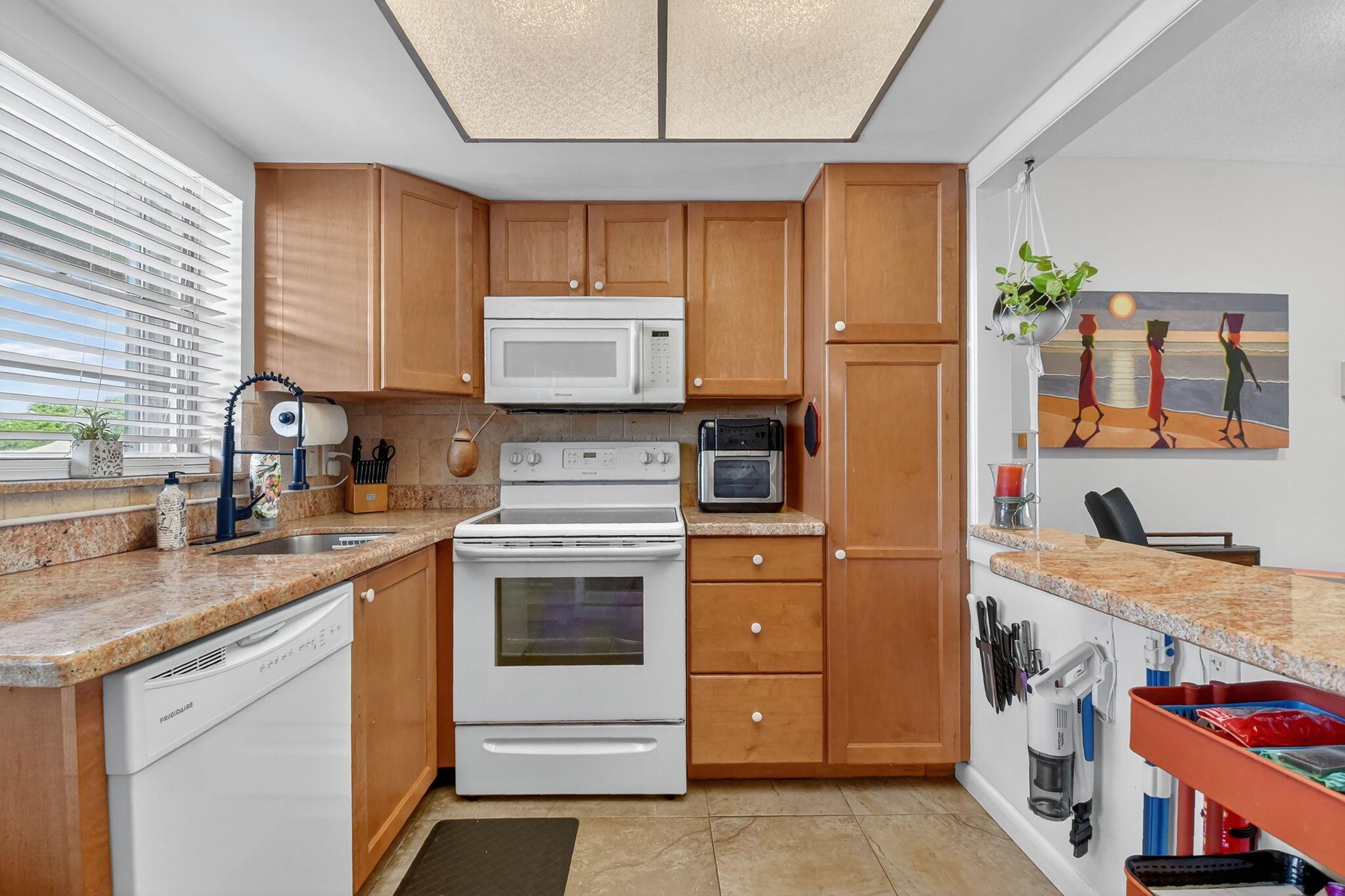 FOUR SEA SUNS CONDO - Residential