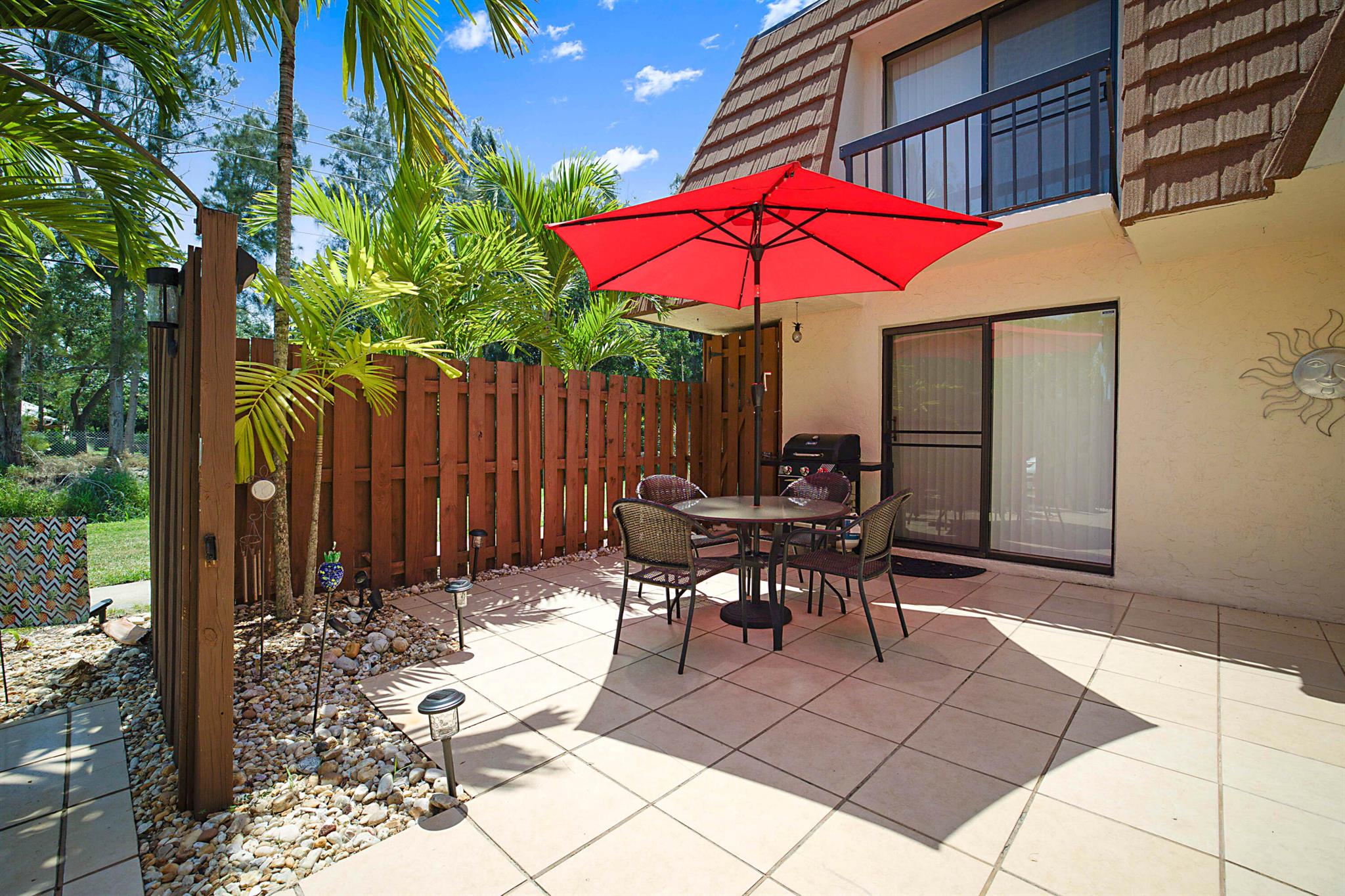825 Center Street 11c