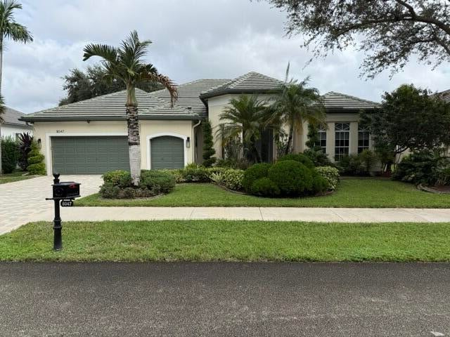 8047 N SAVANNAH Circle