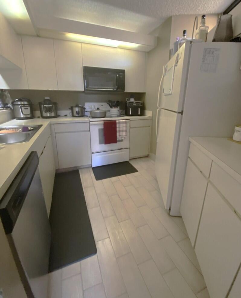 SOMERSET - Residential Lease