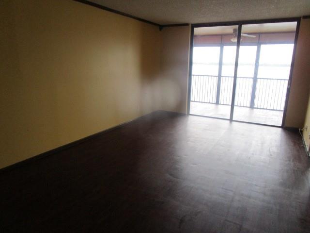 111 Lake Emerald Dr 302